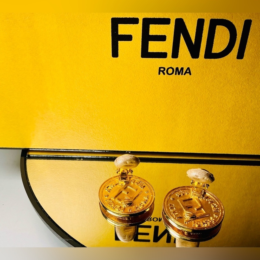 Rare Vintage Fendi Roma Italy Gold-Tone Janus Face Coin Clip-On Earrings - Picture 9 of 11